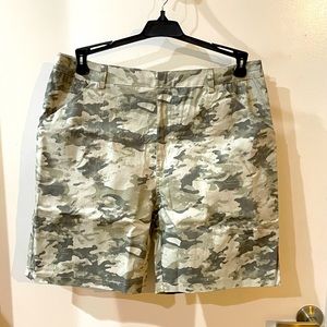 Women’s Camouflage Shorts XL